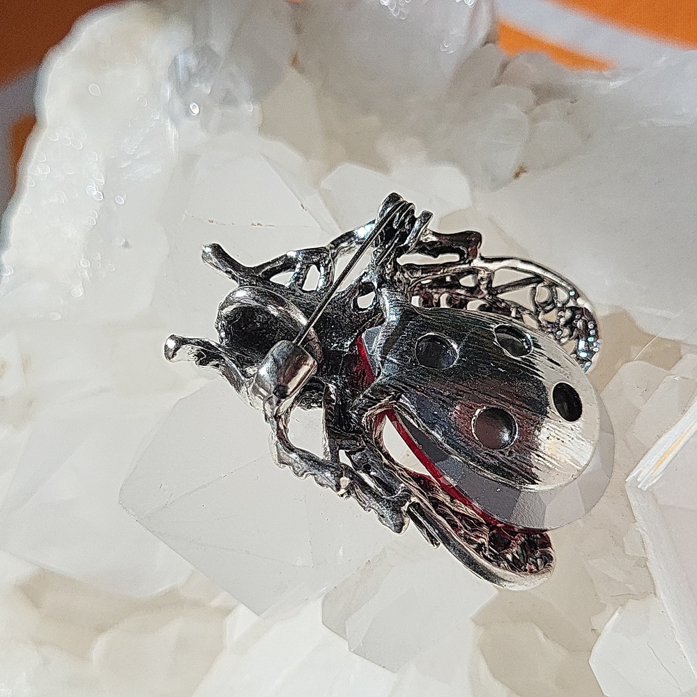 🪰 Brand new XL fly brooch - Picture 13 of 13